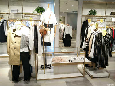 拉夏贝尔服饰（太仓）柳州城中万达分公司 引领时尚潮流，打造优质零售体验